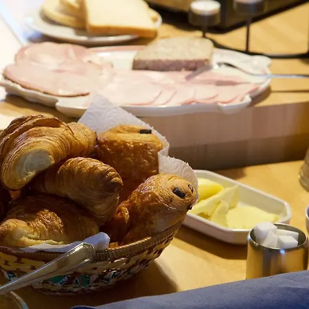 La Petite Chesnee Sacey