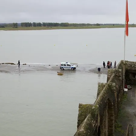 La Petite Chesnee Sacey